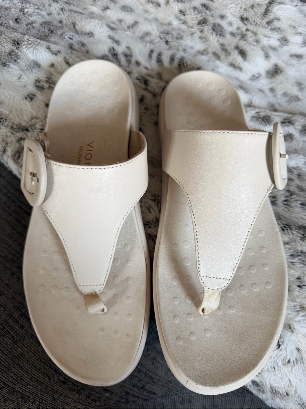 Vionic Women's Cream Recovery RX Thong Sandals - Picture 2 of 4